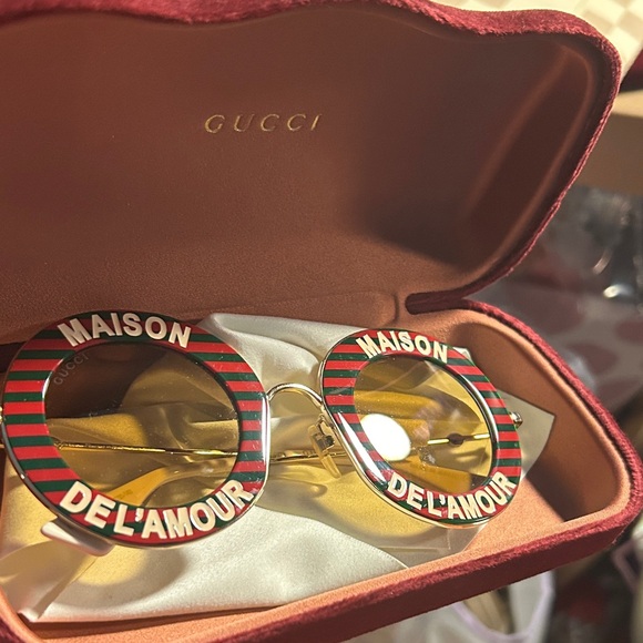 Gucci Maison Del'Amour Sunglasses with Red and Green Stripes🥳🥳❌❌ - Picture 1 of 4